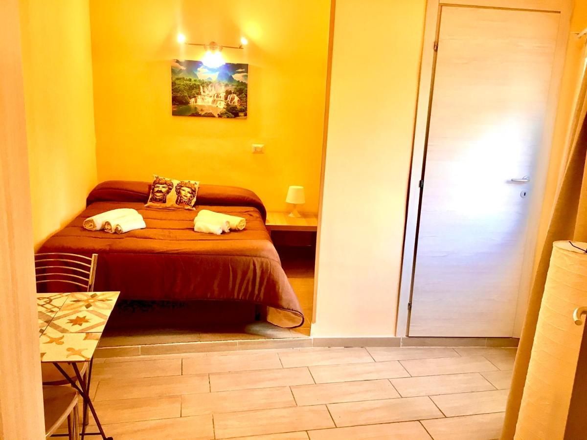Al Centro Di Tutto Hotel Catania Ngoại thất bức ảnh
