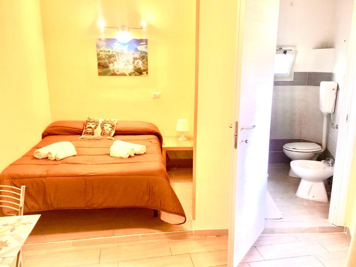 Al Centro Di Tutto Hotel Catania Ngoại thất bức ảnh